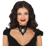 Gargantilla bordada con medallón