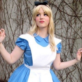 Costumi Alice nel Paese delle Meraviglie per uomo, donna e bambino